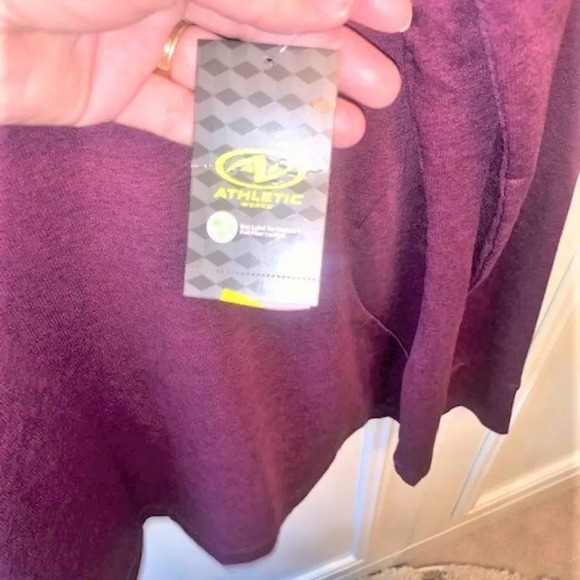 Set 2‎ maroon/lt blue tops - XL - Picture 9 of 12